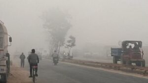पंजाब में कल से घने कोहरे का अलर्ट:आदमपुर 3.0 डिग्री तापमान के साथ सबसे ठंडा, चंडीगढ़ का AQI 163