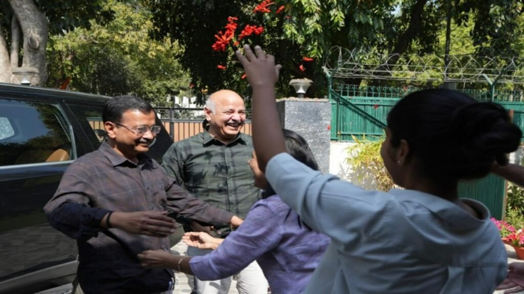 दिल्ली शराब घोटाला: अरविंद केजरीवाल और मनीष सिसोदिया समेत सभी 23 लोग आरोपमुक्त, कैमरे के सामने भावुक हुए पूर्व CM