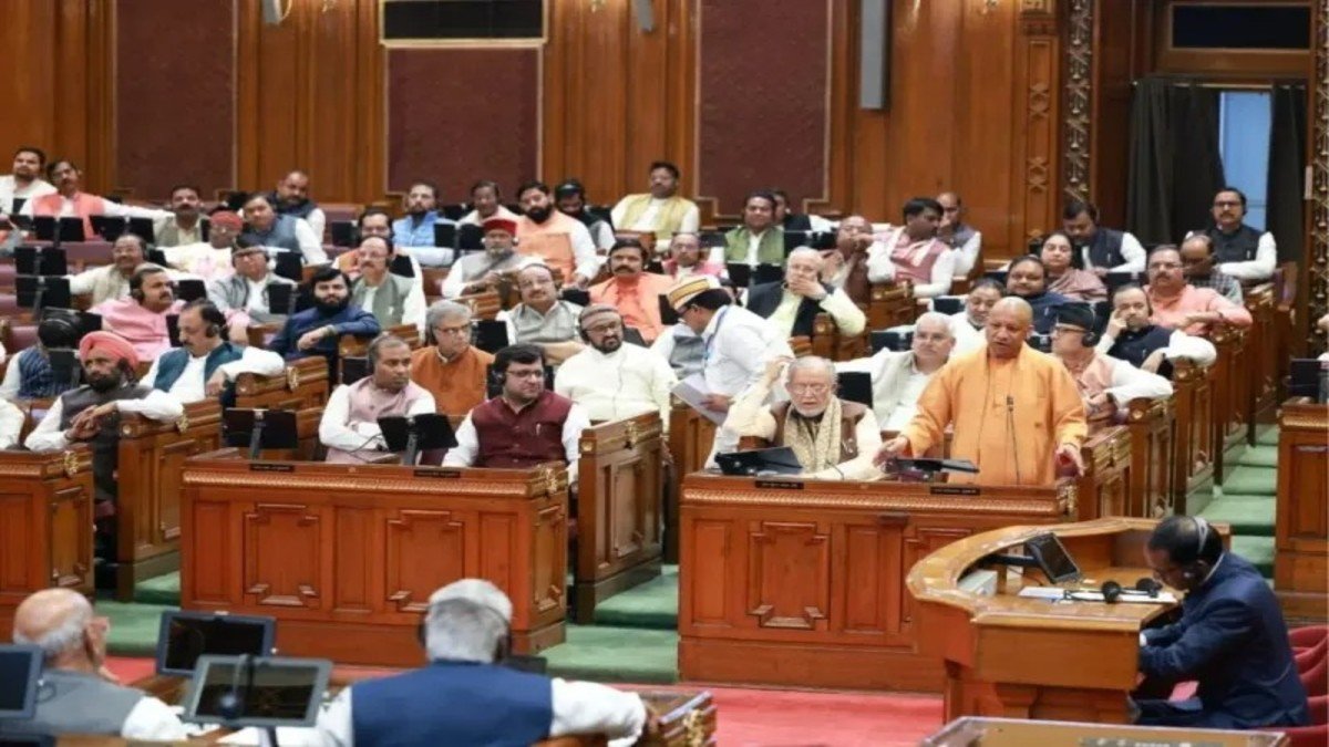 CM योगी बोले -हिंदुस्तान का खायेंगे, वन्दे मातरम् नहीं बोलेंगे, इनको कान पकड़कर बाहर निकाल देना चाहिए