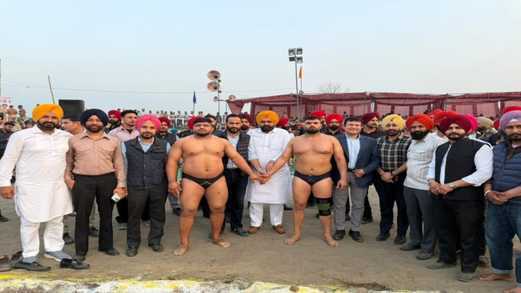 Gharachon Wrestling Dangal  : गांव घराचों में महाकुश्ती दंगल की धूम, विजेता पहलवान को मिला फोर्ड ट्रैक्टर