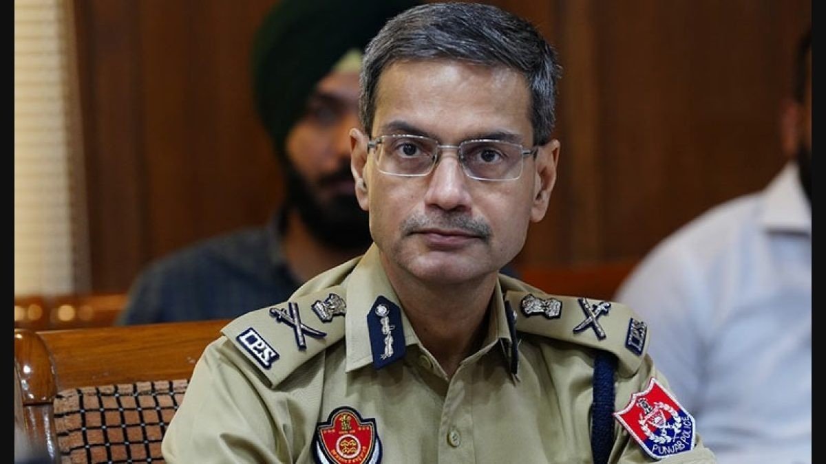 Amritsar Police की बड़ी कार्रवाई: सीमा पार तस्करी नेटवर्क का भंडाफोड़, हेरोइन और हथियारों सहित 10 गिरफ्तार