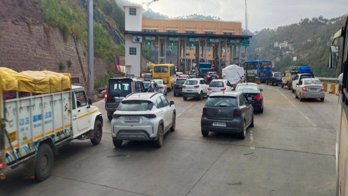 Himachal में घूमना हुआ महंगा, एक अप्रैल से एंट्री के लिए चुकाना होगा दोगुने से भी ज्यादा शुल्क