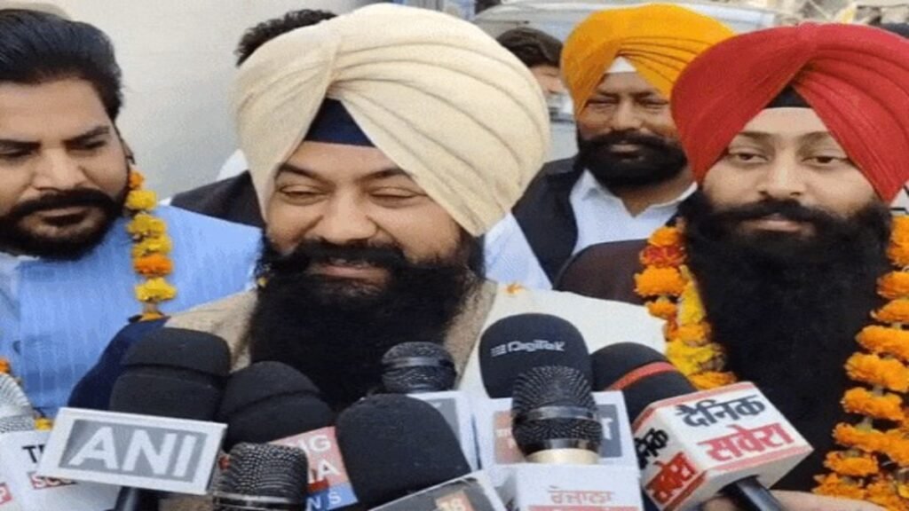 पंजाब SC आयोग चेयरमैन का बाजवा पर तंज:जसवीर बोले- गरीबों को अपमानित करने वालों पर होगी कार्रवाई, बाबा निरंजन दास का आशीर्वाद लिया