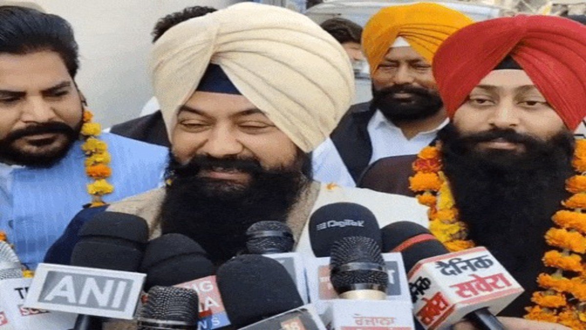 पंजाब SC आयोग चेयरमैन का बाजवा पर तंज:जसवीर बोले- गरीबों को अपमानित करने वालों पर होगी कार्रवाई, बाबा निरंजन दास का आशीर्वाद लिया