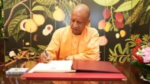 सिंगापुर में भी हिट हुआ CM योगी आदित्यनाथ का मॉडल, दौरे के पहले दिन ही 20, 000 करोड़ रुपए का एमओयू