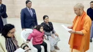 “हम शेर बच्चे हैं… कविता सुनते ही CM YOGI मुस्कराए:नन्ही अनाबिया को मिला एडमिशन का भरोसा