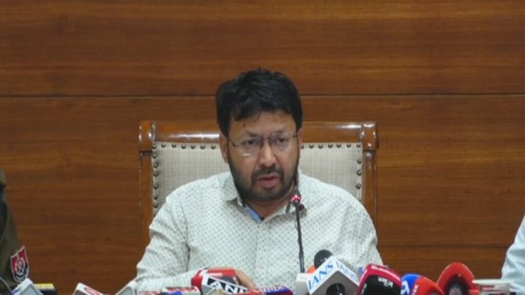 टूरिस्ट वीजा पर गए कई पंजाबी Dubai में फंसे:अधिकतर के वीजा और पैसे हो रहे खत्म, लोगों के हेल्पलाइन पर आए फोन