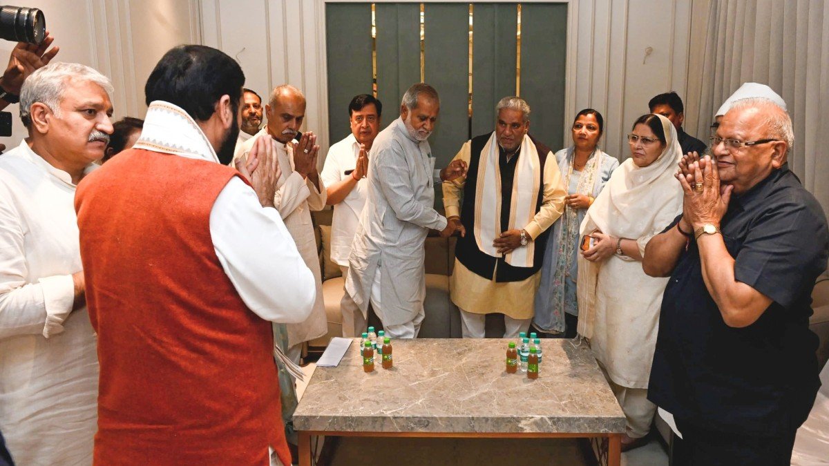 कैथल पहुंचे सीएम नायब सैनी:अमरनाथ भगत के निधन पर शोक प्रकट किया, परिवार से बातचीत की