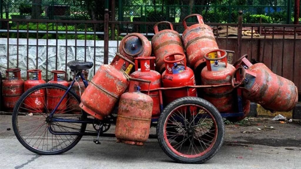 आम जनता को बड़ा झटका: घरेलू LPG सिलेंडर की कीमतों में भारी बढ़ोतरी