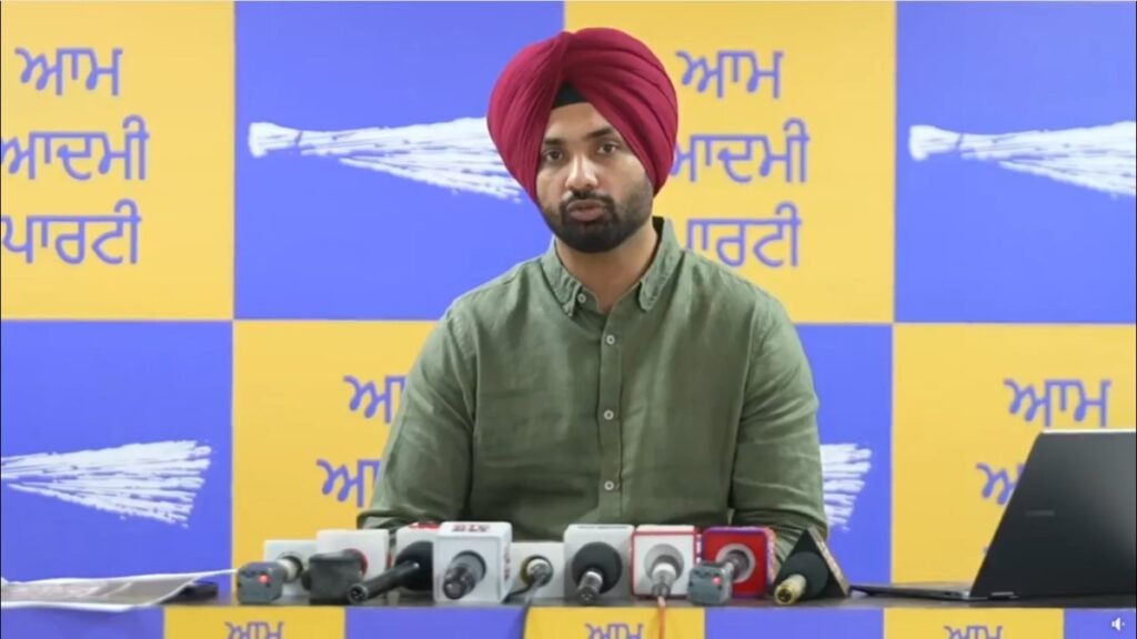 कांग्रेस विधायक खैरा के परिवार ने रामगढ़ में पंचायत की ज़मीन हड़पी, गांव के विकास में डाली रुकावट: AAP के हरसिमरन घुम्मण