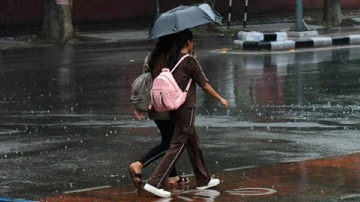 पंजाब-चंडीगढ़ में आज बारिश, आंधी और ओलावृष्टि का अलर्ट:जनवरी महीने जैसी सर्दी, तापमान सामान्य से नीचे, अमृतसर में अधिकतम तापमान 19.4 डिग्री दर्ज