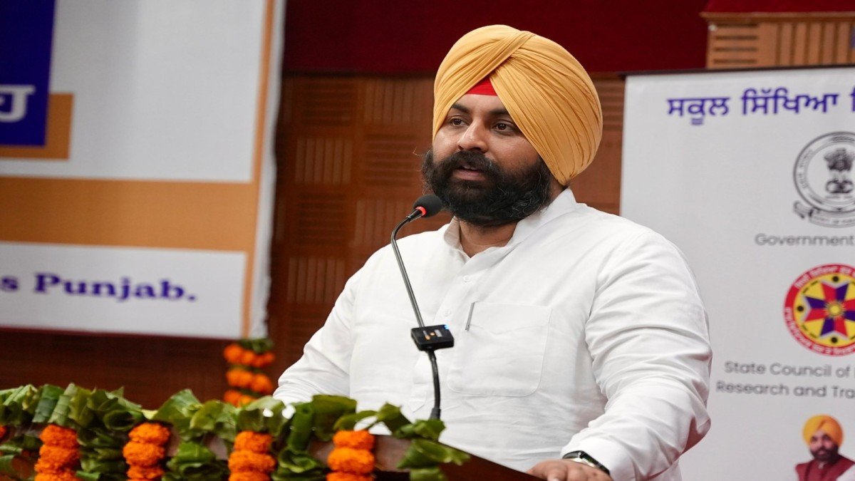 Punjab  के स्कूलों में ऑनलाइन ट्रैकर सिस्टम शुरू: बच्चों की गैरहाजिरी पर पेरेंट्स को आएगा मैसेज, शिक्षा मंत्री ने समर्थ प्रोजेक्ट किया लॉन्च