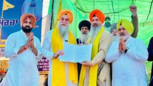 स्पीकर ने संगत को बेअदबी विरोधी बिल की प्रति सौंपी:Patiala में संधवा बोले-बेअदबी करने वालों को नहीं बख्शा जाएगा, दोषियों को मिलेगी कड़ी सजा