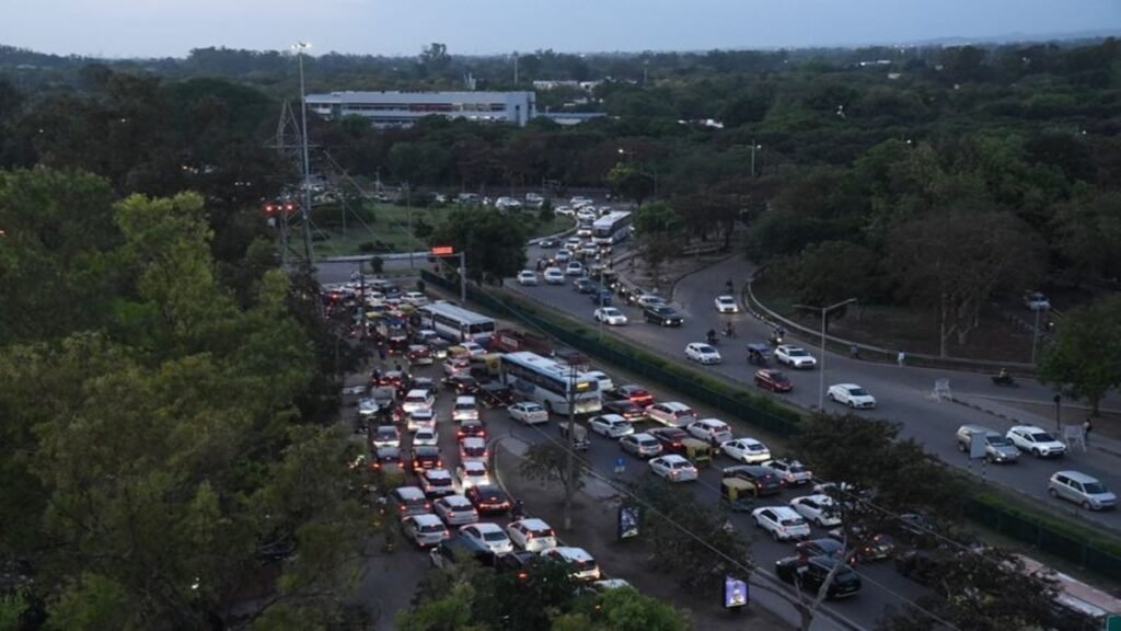 ट्रिब्यून चौक पर अगले महीने से बनेगा फ्लाईओवर:सिंगला कंपनी को मिला 147.98 करोड़ का ठेका, चंडीगढ़ को जाम से मिलेगी राहत