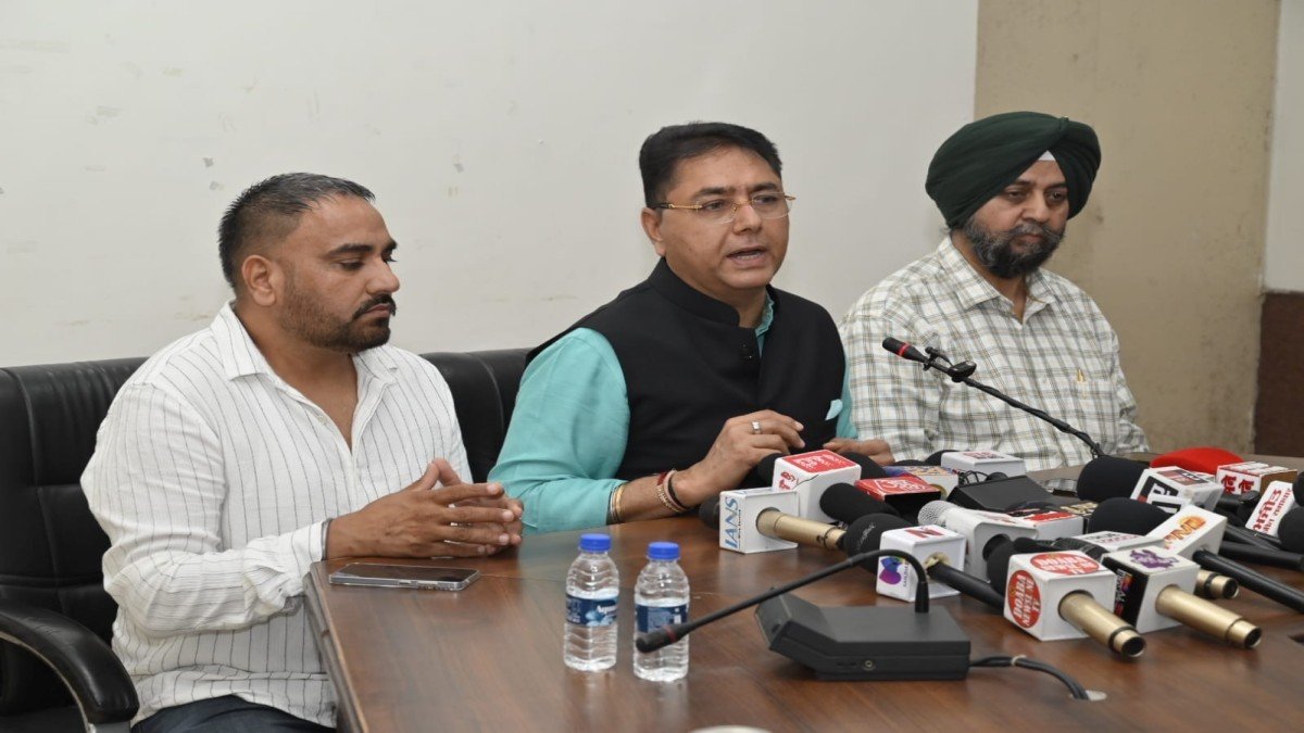 मुख्यमंत्री रोशन पंजाब योजना’ के तहत पंजाब के 13,000 गांवों को सोलर एल.ई.डी लाइटों से किया जाएगा रोशन: अमन अरोड़ा