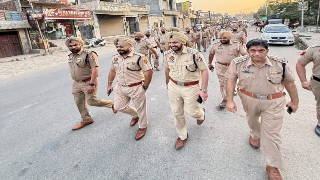 मोगा में नगर निगम चुनावों से पहले पुलिस का विशाल फ्लैग मार्च, सुरक्षा व्यवस्था कड़ी