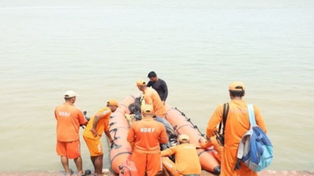 पटना में बड़ा नाव हादसा, गंगा नदी में पलटी नाव; 2 की मौत, 5 लोग लापता