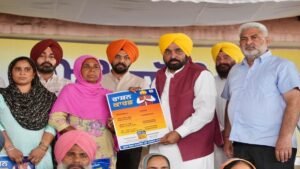 भगवंत मान सरकार की ऐतिहासिक पहल, पंजाब के 40 लाख गरीब-दलित-पिछड़े वर्ग के परिवारों को मुफ्त राशन किट मिलनी शुरू
