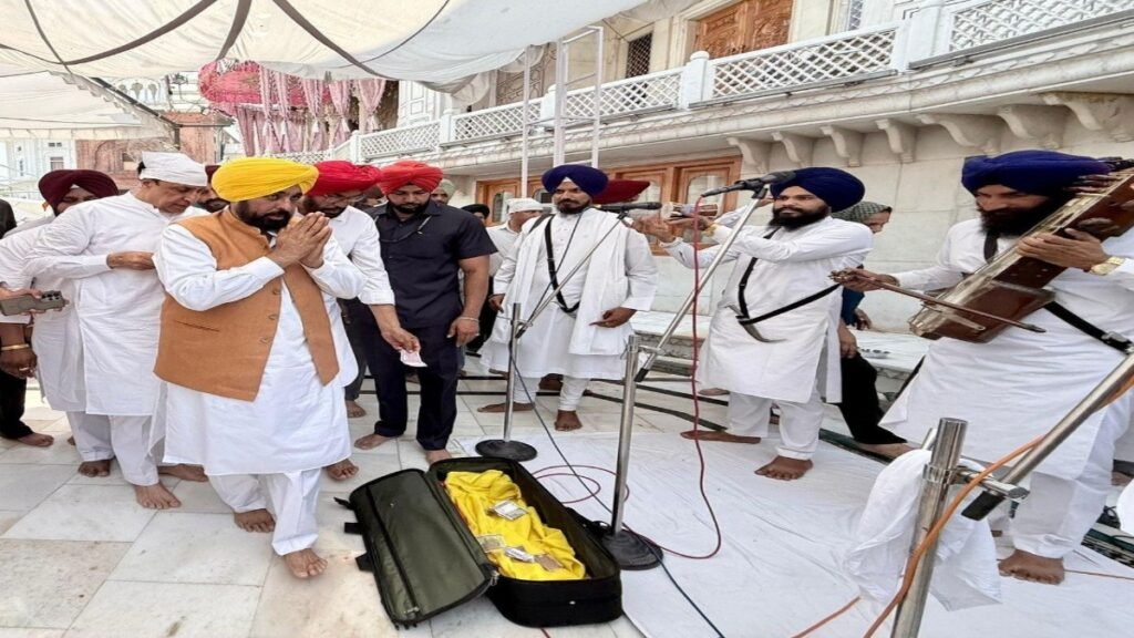 CM भगवंत सिंह मान ने श्री हरिमंदिर साहिब में माथा टेका, बेअदबी विरोधी ऐतिहासिक कानून बनाने की समझ और शक्ति देने के लिए परमात्मा का शुक्राना किया