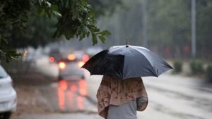 तेज हवाओं और बारिश ने बदला मौसम, पंजाब के कई जिलों में चेतावनी जारी