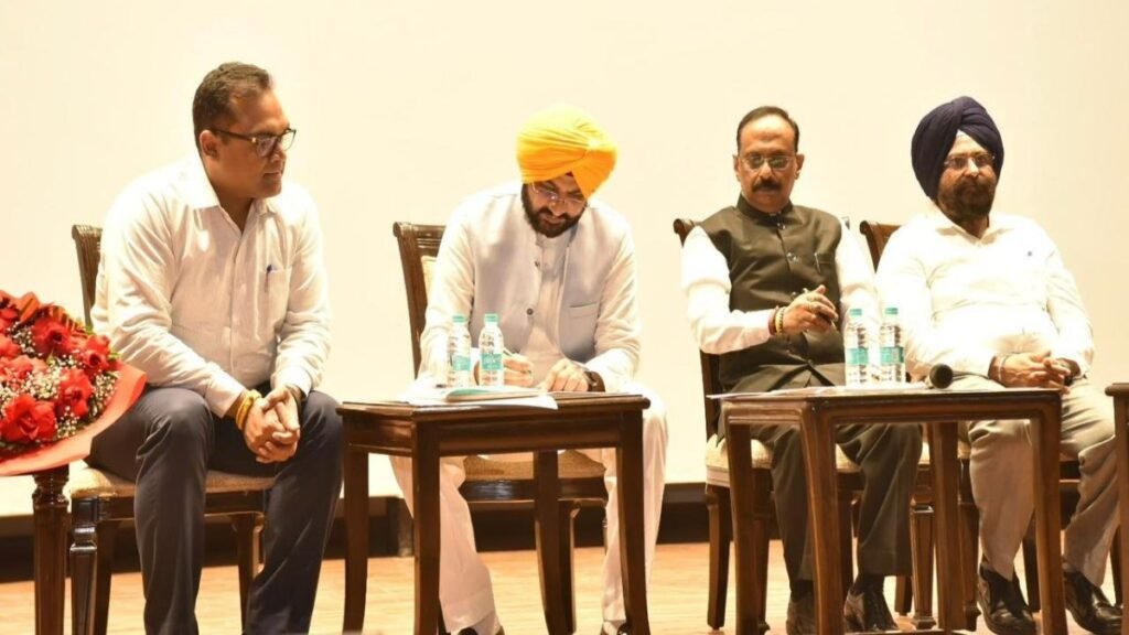 सेवानिवृत्त IAS अधिकारी संजय गुप्ता ने पंजाब राज्य विद्युत नियामक आयोग के चेयरमैन के रूप में पदभार संभाला
