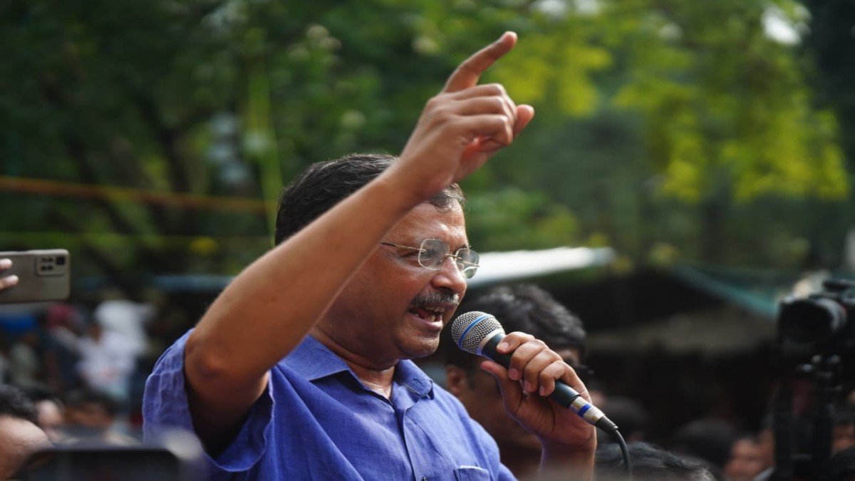 मोदी सरकार की बर्बरता के शिकार छात्रों की मदद के लिए केजरीवाल ने दिनभर अस्पताल, थाने से लेकर जंतर-मंतर तक की भागदौड़