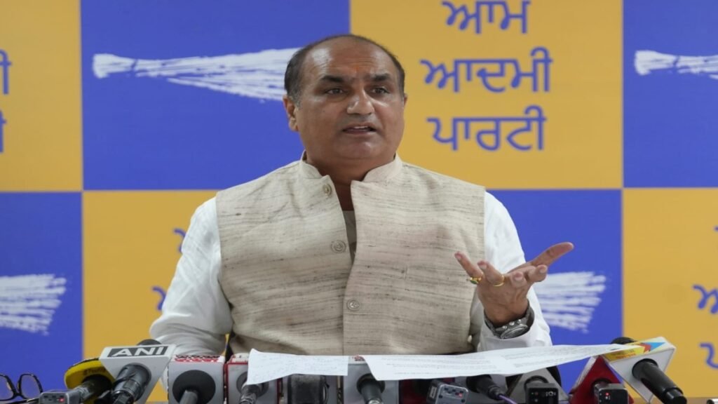 धर्मवीर गांधी द्वारा पंजाब सरकार के धार्मिक कार्यक्रमों को ‘आडंबर’ कहना दुर्भाग्यपूर्ण, इससे लोगों की भावनाओं को ठेस पहुंची है: दीपक बाली