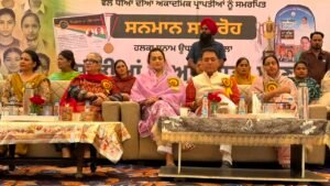सुनाम हलके में शिक्षा क्षेत्र को और बढ़ावा देने के लिए कैबिनेट मंत्री अमन अरोड़ा की अहम पहल; सरकारी स्कूलों के 19,886 विद्यार्थियों को स्कूल बैग देने की शुरुआत