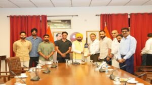 शेर-ए-पंजाब T-20 कप के खिलाड़ियों से मिले मुख्यमंत्री, बोले- खेलों से जुड़कर युवा बनाएंगे पंजाब का नाम रोशन