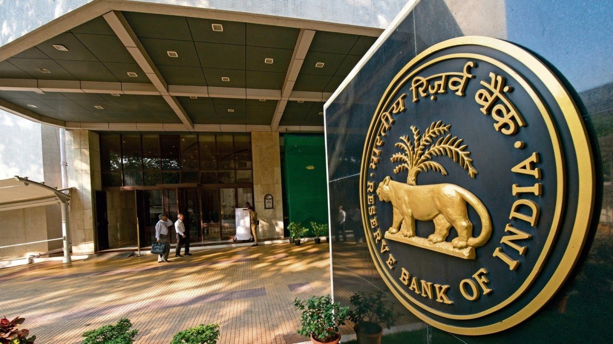 RBI ने लगातार तीसरी बार रेपो रेट 5.25% पर रखा, ब्याज दरों में नहीं किया कोई बदलाव