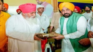 CM भगवंत मान ने डेरा सचखंड बल्लां में श्री गुरु रविदास जी बाणी अध्ययन केंद्र पर रखा नींव पत्थर