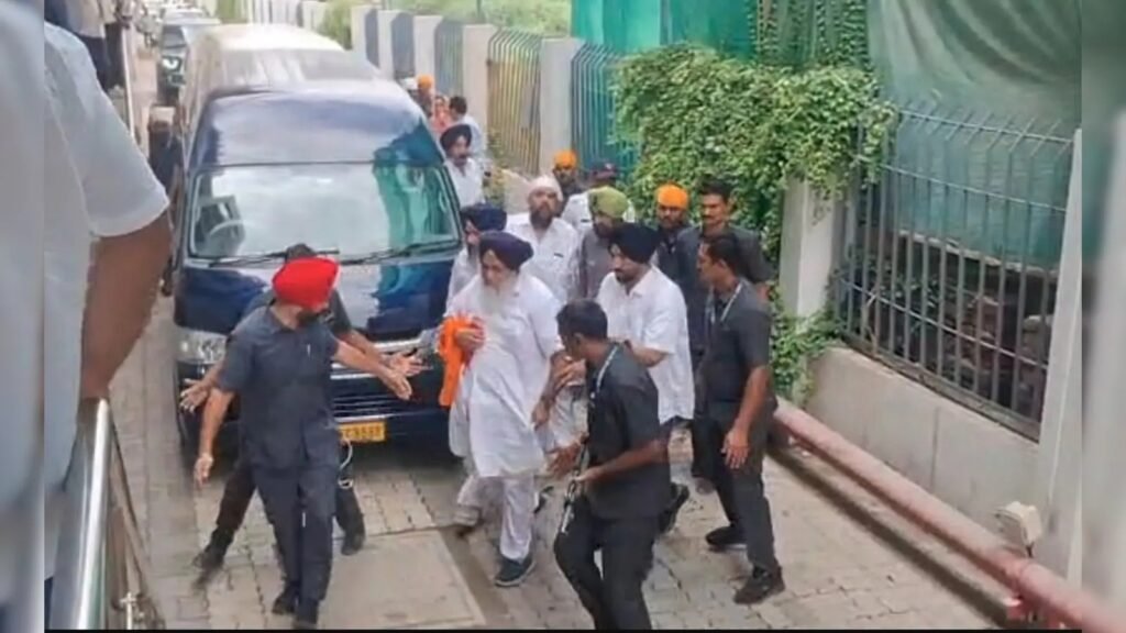 नांदेड़ साहिब में सुखबीर बादल पर हमला, निजी अस्पताल में कराया गया भर्ती