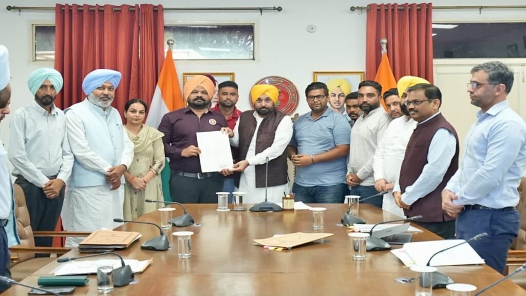CM भगवंत सिंह मान ने आदर्श स्कूलों के शिक्षकों के वेतन में 120 प्रतिशत से अधिक बढ़ोतरी करने को दी मंजूरी