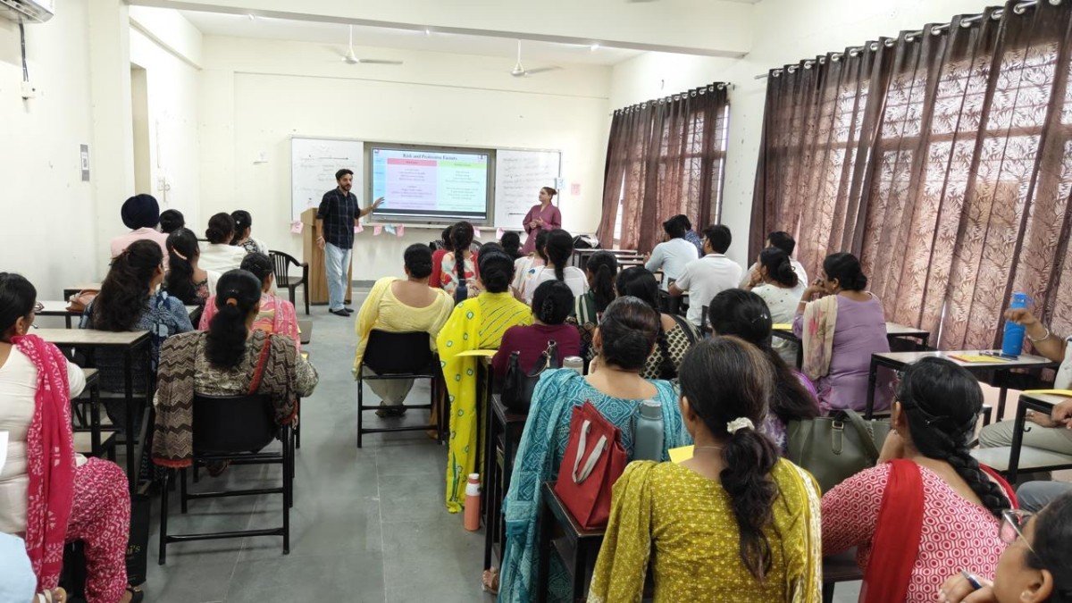 भगवंत मान सरकार 12 ज़िलों में 21,850 शिक्षकों को नशे के ख़िलाफ़ लड़ाई और विद्यार्थियों के मानसिक स्वास्थ्य को बढ़ावा देने के लिए करेगी प्रशिक्षित