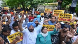 1984 के सिख विरोधी दंगों के दोषी सज्जन कुमार को श्रद्धांजलि देने वाले भाजपा नेताओं के खिलाफ आम आदमी पार्टी ने पूरे पंजाब में किया विरोध प्रदर्शन