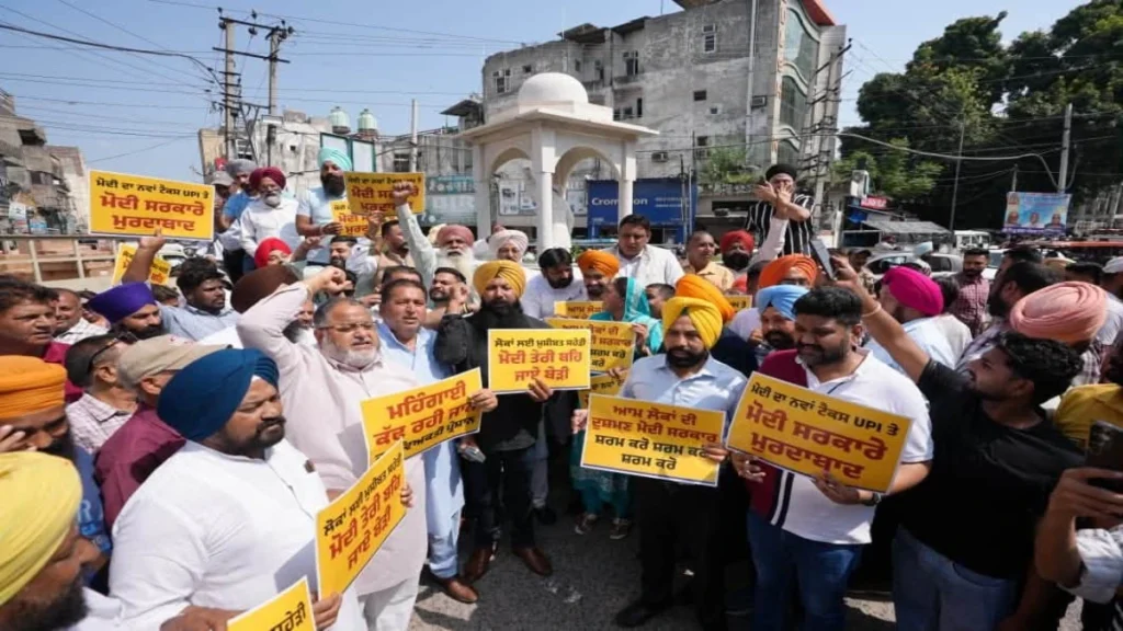 UPI Charges लगाने का बीजेपी सरकार का फैसला आम लोगों की जेब पर सीधा डाका: पवन कुमार टीनू