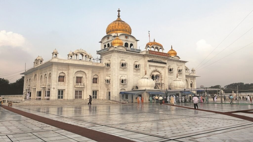गुरुद्वारा बंगला साहिब के रास्ते को लेकर DSGMC का बड़ा फैसला, वर्दीधारी पुलिसकर्मियों की एंट्री पर रोक