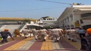 मोदी की दिल्ली पुलिस जूते पहनकर और बिना सिर पर कपड़ा लिए गुरुद्वारा श्री बंगला साहिब में घुसी, गुरु घर की पवित्रता का किया उल्लंघन : कुलतार सिंह संधवां